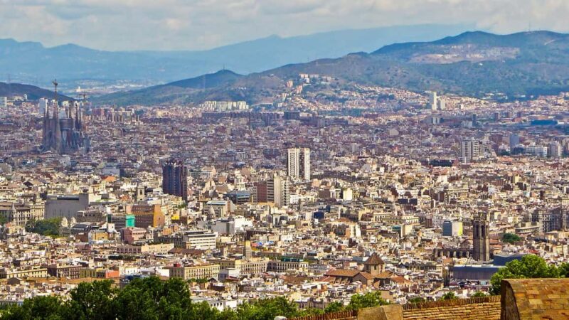 Barcelona Private Layover Tour: Sagrada Familia & Highlights - The Historic Arc de Triomf and Ciutadella Park