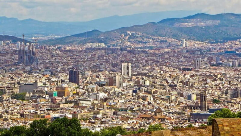 Barcelona Private Layover Tour: Sagrada Familia & Highlights - Logistics, Group Size, and Practical Details