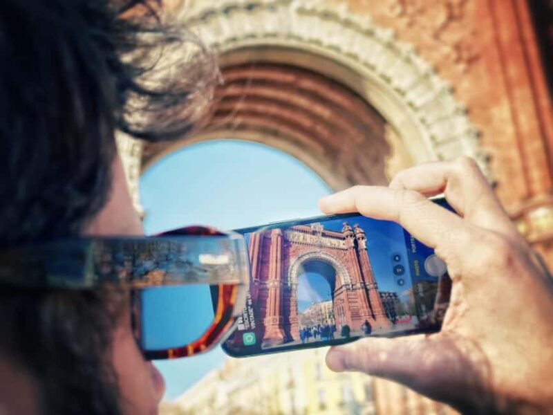 Barcelona: Private Phone Photography Class - Park & Old Town - Exploring Ciutadella Park: Nature and Sculpture as Photography Backdrops