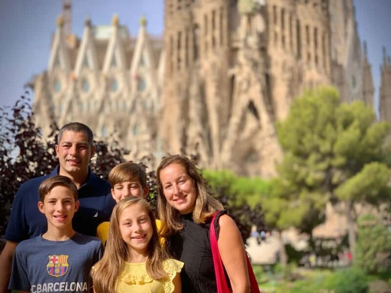 Barcelona: Private Phone Photography Class - Park & Old Town - Quick Editing Tips for Final Touches on Your Phone