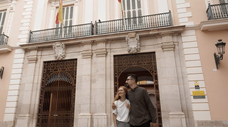 Barcelona: Private photo shooting with pro photographer - Starting at Plaça Reial: The Meeting Point for Your Photoshoot