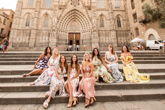 Barcelona Private Photoshoot at Cathedral & Kiss Wall - Discover the Charm of Barcelona’s Gothic Cathedral and Hidden Art