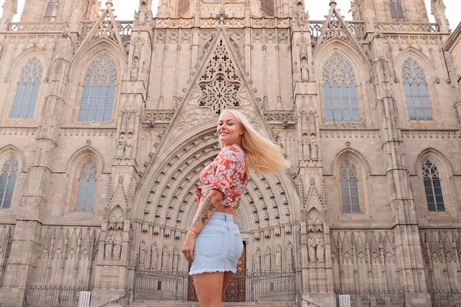 Barcelona Private Photoshoot at Cathedral & Kiss Wall - What the Photoshoot Includes and Delivery