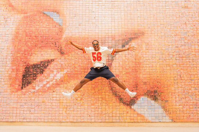 Barcelona Private Photoshoot at Cathedral & Kiss Wall - How the Photographer Guides the Photosession