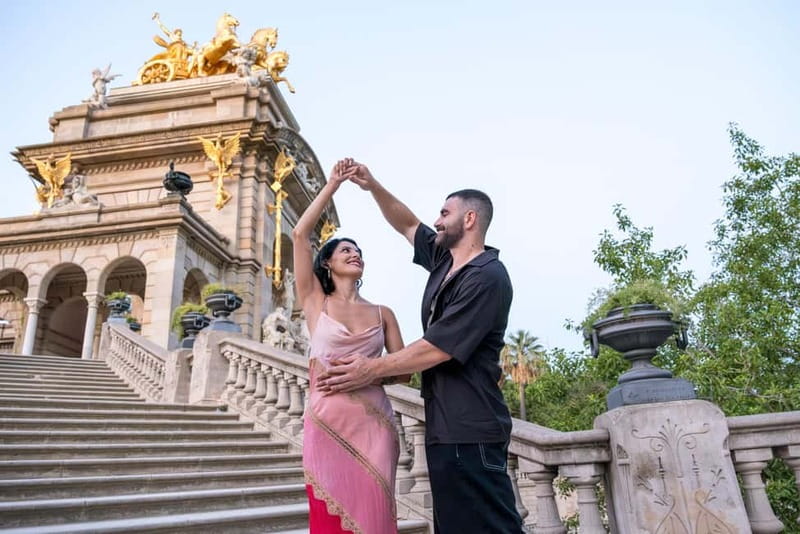 Barcelona: Private Photoshoot in Ciutadella Park with Ami - Professionally Edited Photos Delivered Quickly