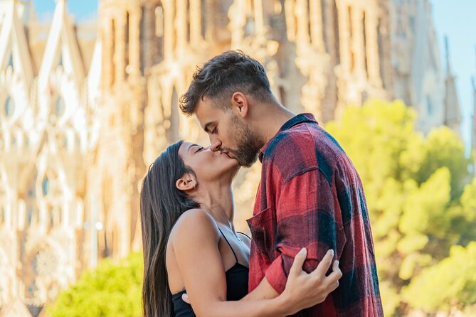 Barcelona : Private Photoshoot Outside Sagrada Familia - The Role of the Photographer: Friendly and Skilled
