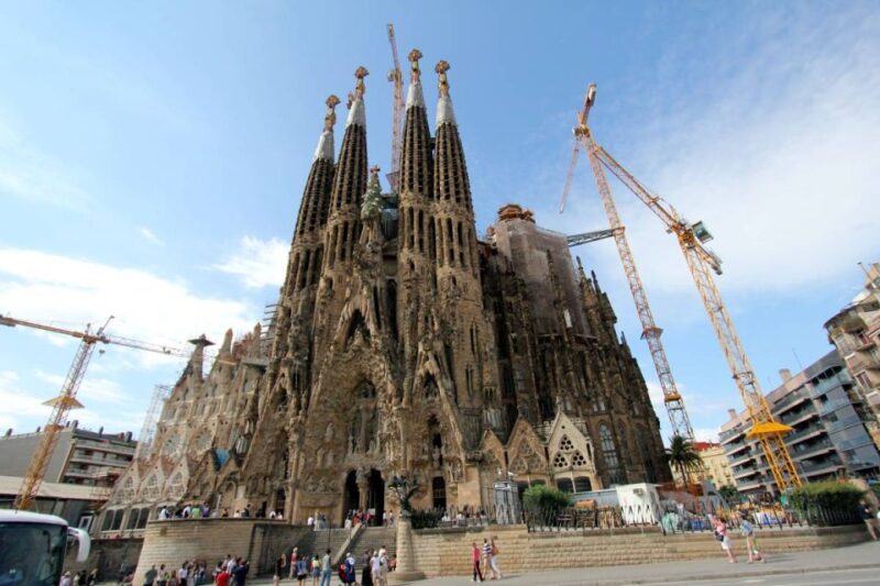 Barcelona: Private Sagrada Familia and Park Guell Tour - Experience the Best of Gaudi in Barcelona with a Private Guide