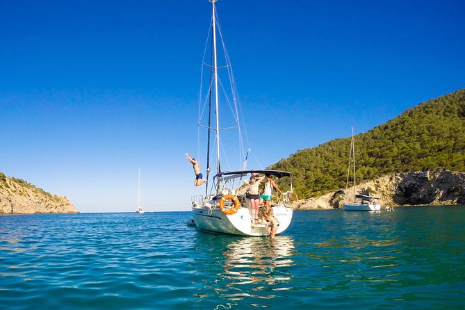 Barcelona Private Sailing Tour with Drinks for Family and Friends - Who Should Book This Private Sailing Tour?