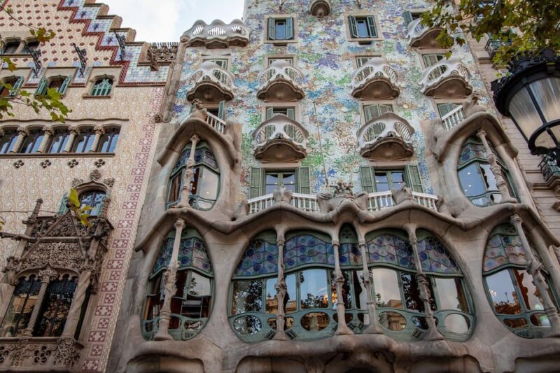 Barcelona: Private Tour of Casa Batllo with Reserved Access - Guided Briefing and Entry Process