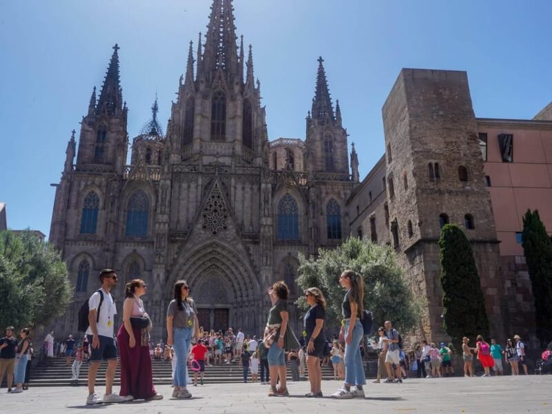 Barcelona: Private Tour of the Gothic Quarter - Practicalities: Logistics, Pacing, and Accessibility