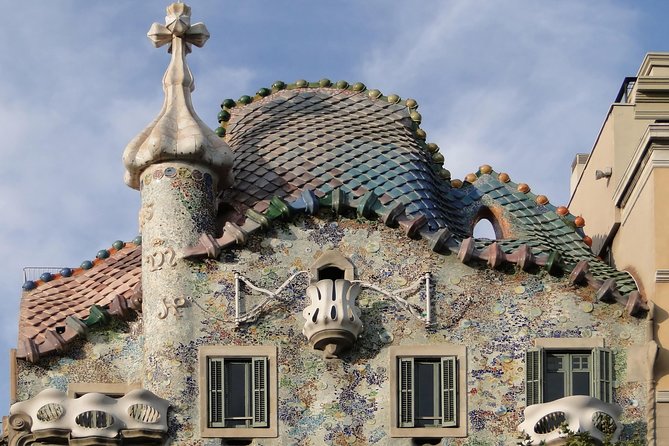 Barcelona Private Walking Tour with Skip the Line La Pedrera and Casa Batllo - The Guides: Knowledgeable and Friendly