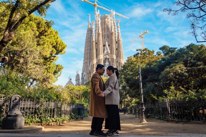 Barcelona: Professional Photoshoot Outside Sagrada Familia - Considerations and Tips for Participants