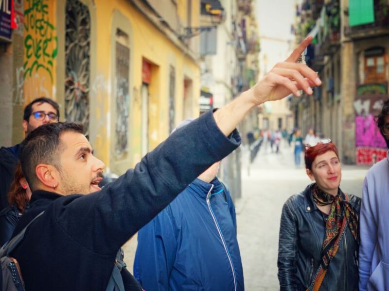 Barcelona: Ramblas, Old Town & Gaudí Houses Walking Tour - Enjoying a Quick Break at a Local Café