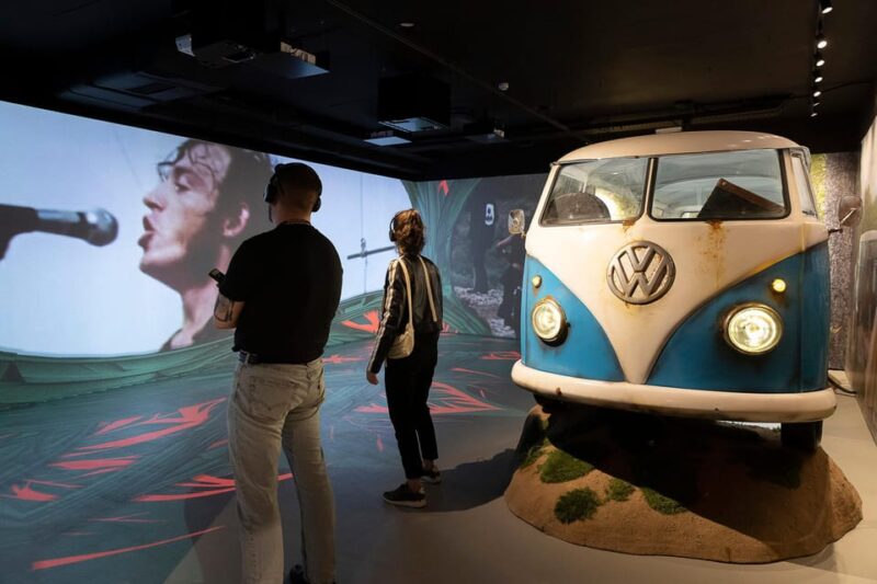 Barcelona: Rock Museum- Guitar Legends Hall - Unveiling Rock Legends through Authentic Guitars