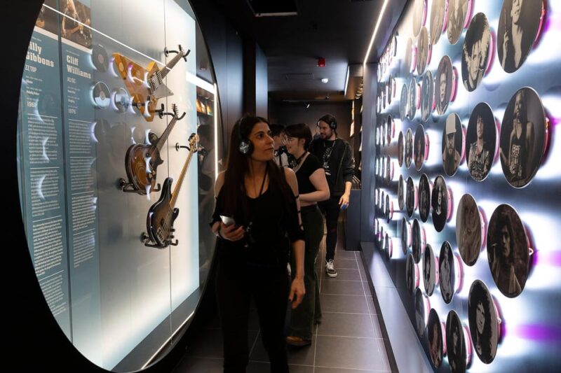 Barcelona: Rock Museum- Guitar Legends Hall - The Unique Experience of Holographic Concerts