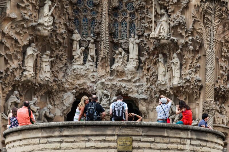 Barcelona: Sagrada Família and Park Güell Combo Guided Tour - Exploring the Enchanting Park Güell
