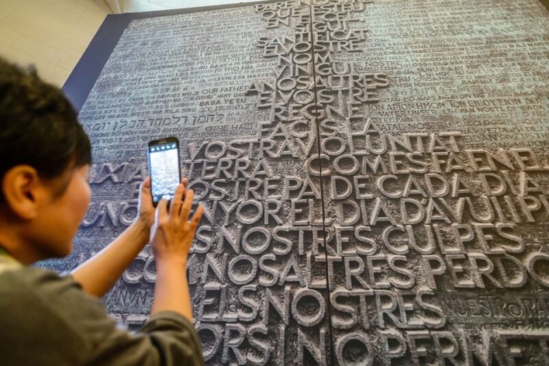 Barcelona: Sagrada Familia Fast-Track Guided Tour - Accessibility, Dress Code, and Practical Tips