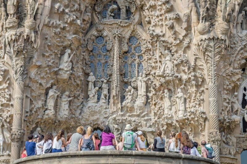 Barcelona: Sagrada Familia Fast Track Guided Tour - Inside the Sagrada Familia: What You Will See
