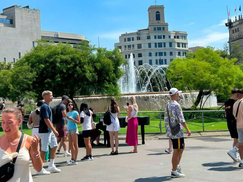 Barcelona: Sagrada Família & Gothic Quarter Walking Tour - The Experience Led by Knowledgeable Guides