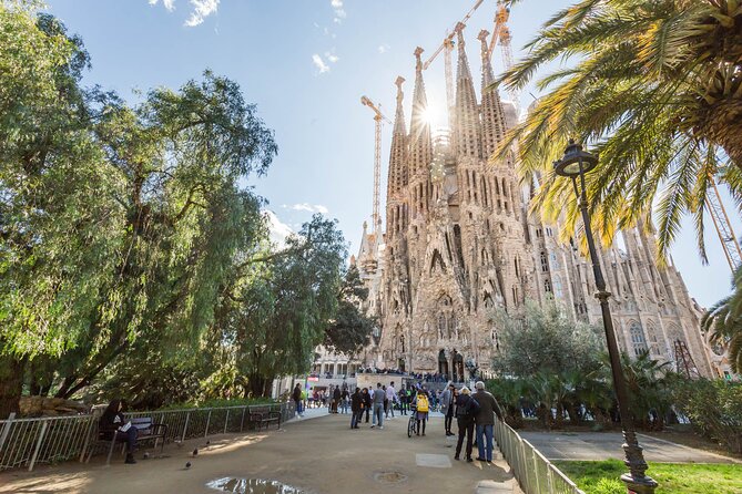Barcelona: Sagrada Familia Guided Tour with Fast Track Access - The Value of a Guided Tour in the Basilica