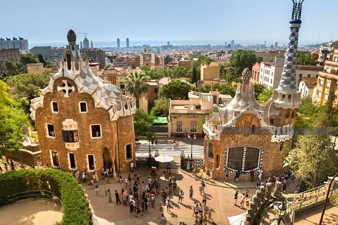 Barcelona Sagrada Familia Guided Tour with skip the line ticket - The Experience from a Review Perspective