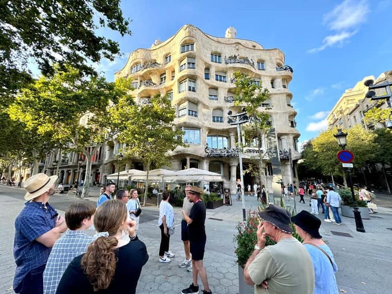 Barcelona: Sagrada Familia, La Pedrera & Cava Tasting Tour - Inside the Magnificent Sagrada Familia with a Skilled Guide