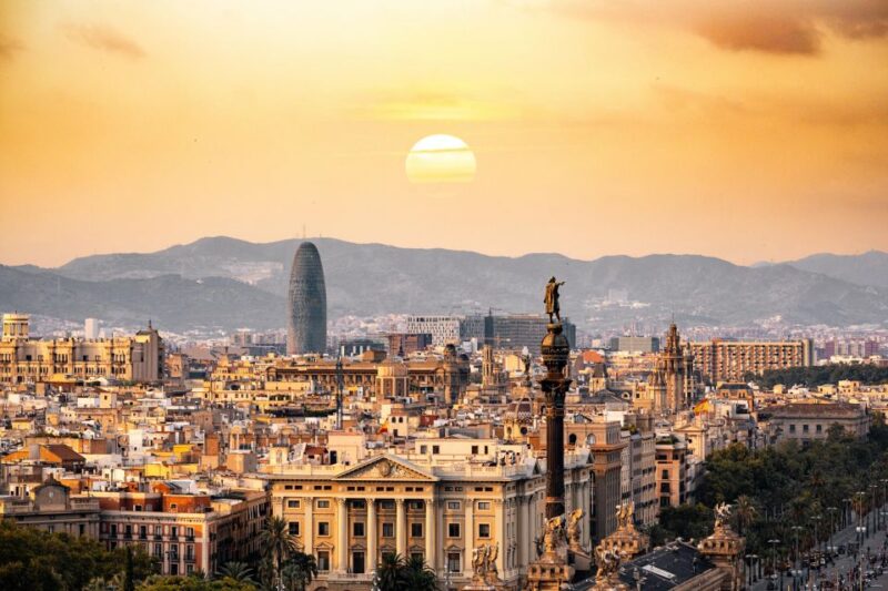 Barcelona: Sagrada Familia, Modernism, and Old Town Tour - Key Points