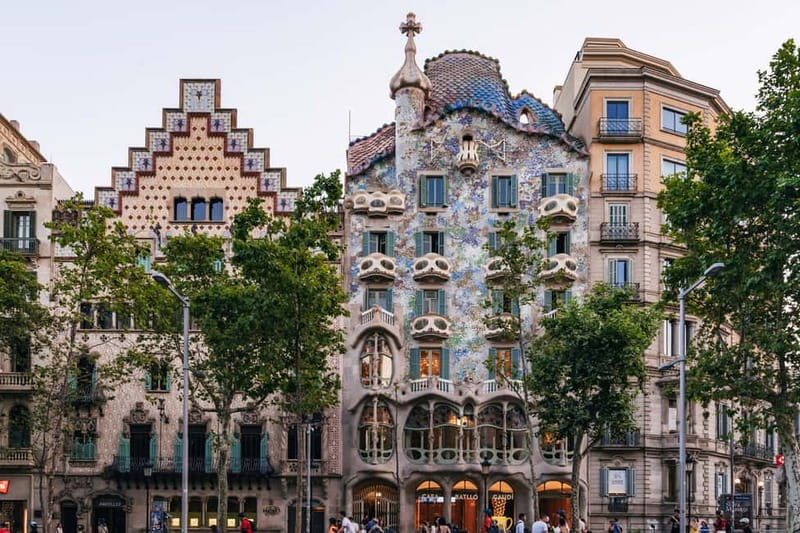 Barcelona: Sagrada Familia or City Tour by Bike or eBike - Sagrada Familia and Gaudi Architectures