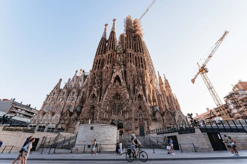 Barcelona: Sagrada Familia or City Tour by Bike or eBike - Cycling Through the Gothic Quarter and Old Town