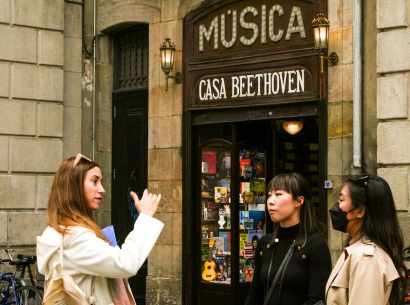 Barcelona: Sagrada Familia, Park Güell & Gothic Quarter Tour - Walking Tour of the Gothic Quarter and El Born District