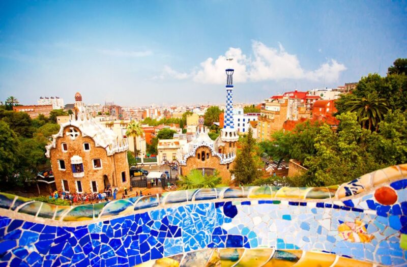 Barcelona: Sagrada Familia & Park Güell Guided Tour & Ticket - Logistics and Meeting Points for a Smooth Experience