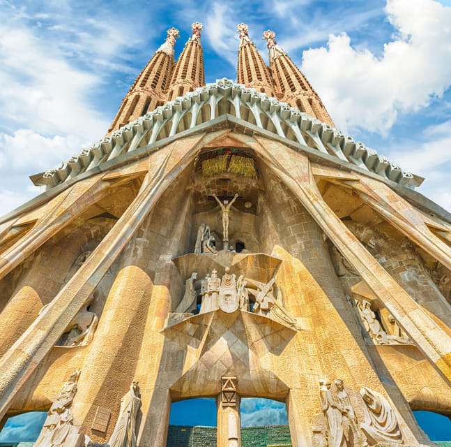 Barcelona: Sagrada Familia & Park Güell Guided Tour & Ticket - Practical Tips for a Successful Visit