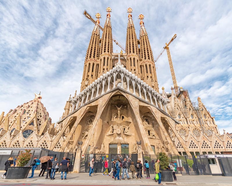 Barcelona: Sagrada Familia & Park Güell Guided Tour & Ticket - The Tour’s Strengths and Limitations