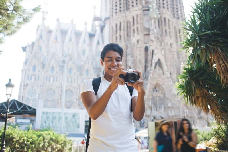 Barcelona: Sagrada Familia Priority Access & Guided Tour - Discover Barcelona’s Iconic Landmark with Priority Access and Guided Expertise