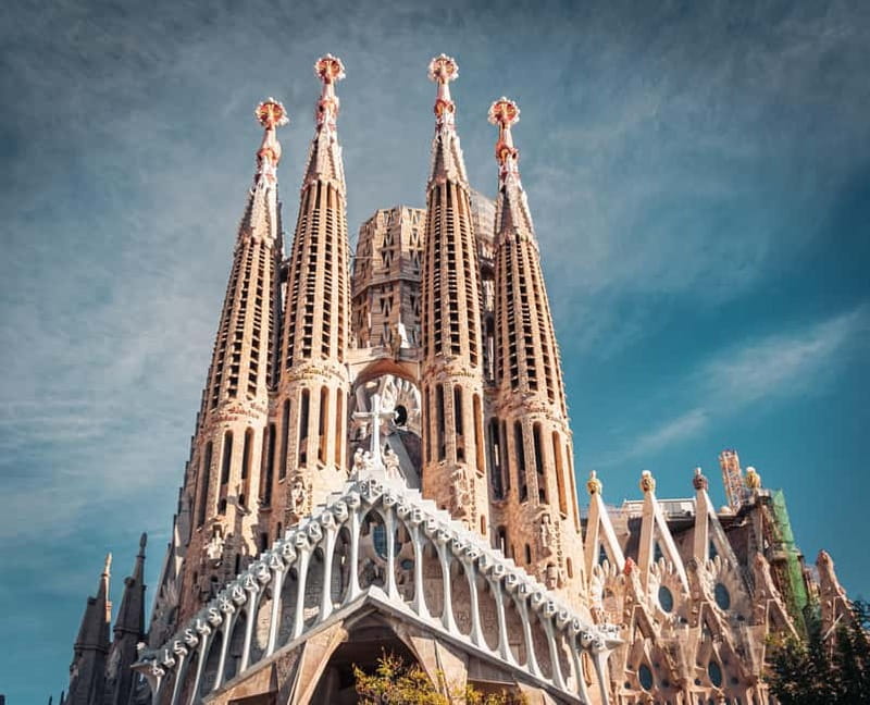 Barcelona: Sagrada Familia Priority Access & Guided Tour - Practical Tips and Accessibility Considerations
