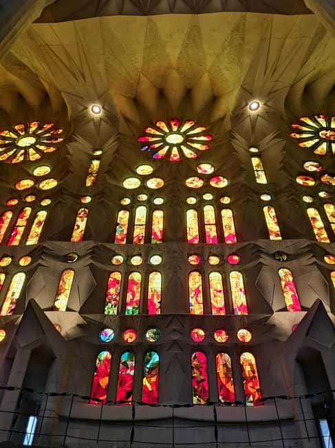 Barcelona: Sagrada Familia Private Tour with Official Guide - Accessibility and Suitability for All Ages