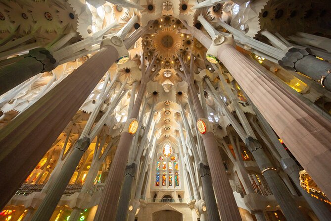 Barcelona: Sagrada Familia Semi-Private Guided Tour - Free Time Inside the Basilica for Personal Exploration