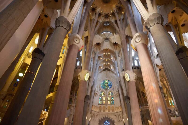 Barcelona: Sagrada Familia Skip-the-Line Guided Tour - Managing Expectations and Tips for Participants
