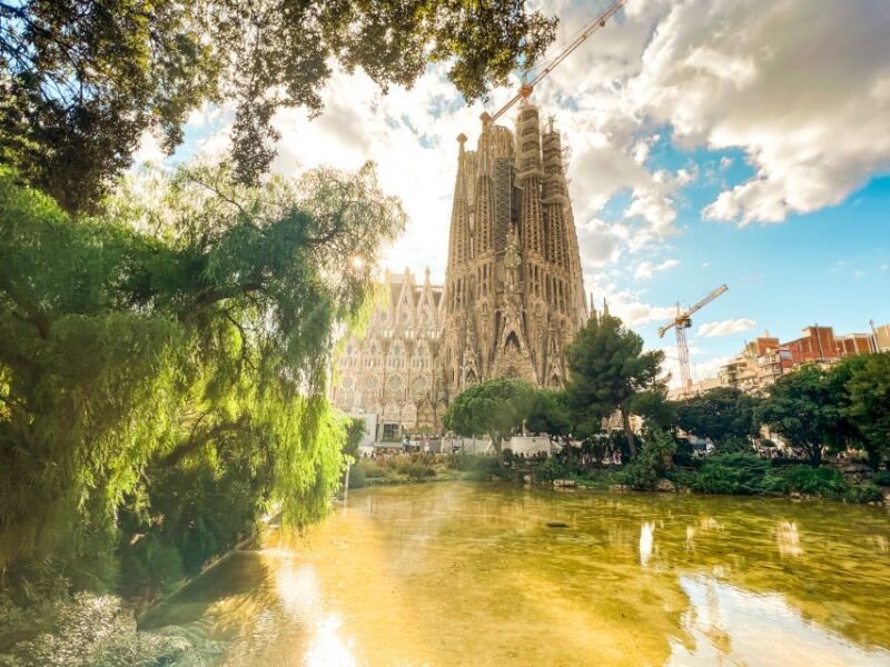 Barcelona: Sagrada Familia Skip-the-line Guided Tour - Starting at the Sagrada Familia Souvenir Shop with Clear Meet-up Details