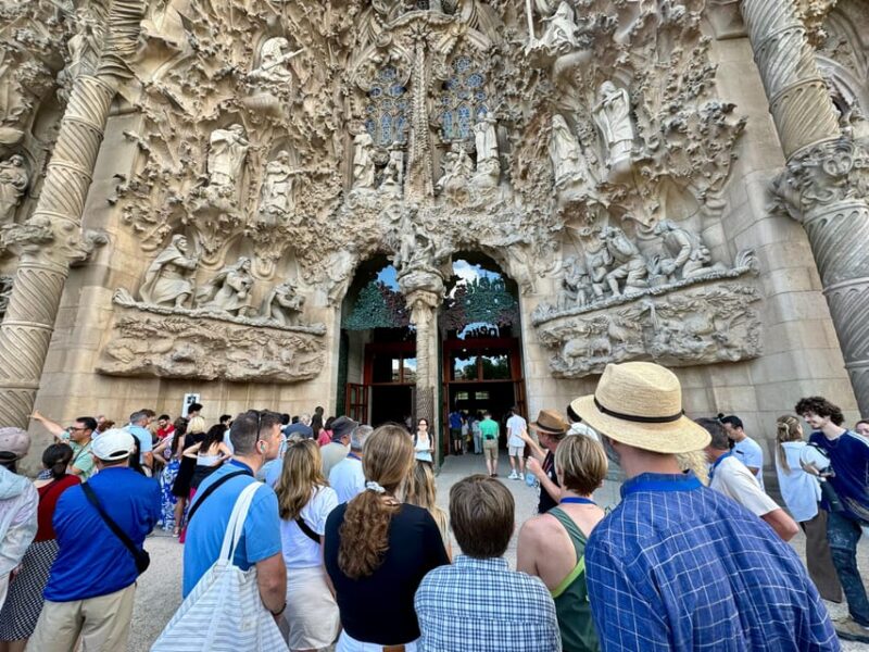 Barcelona: Sagrada Familia Skip-the-Line Guided Tour - Practicalities: Accessibility and Group Size