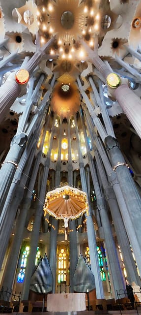 Barcelona: Sagrada Familia skip the line Guided Tour - Key Points