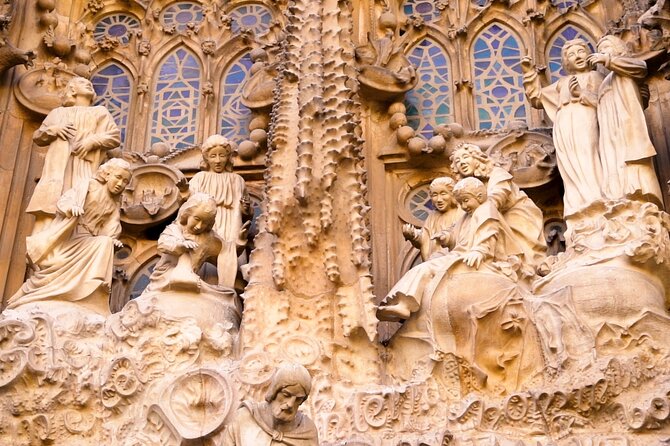 Barcelona: Sagrada Familia Skip-the-Line Guided Tour & Tickets - The Impact of Crowds and Timing on the Tour Experience