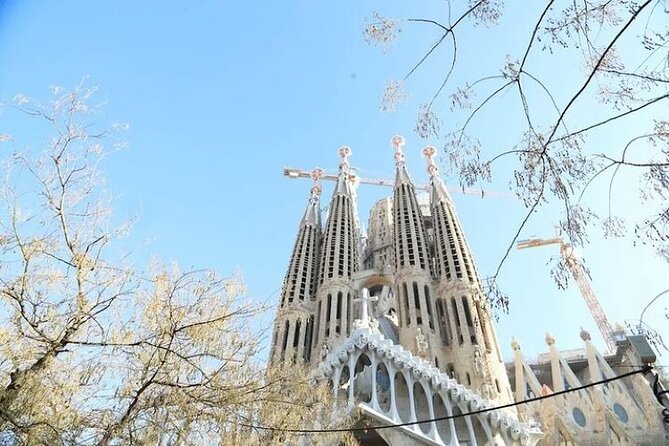 Barcelona Sagrada Familia Skip The Line Insider Guided Tour - The Guide’s Style and Expertise