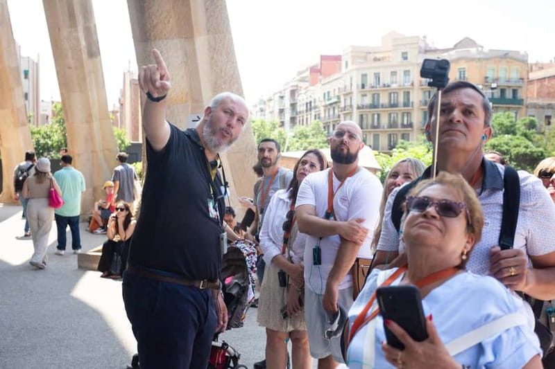 Barcelona: Sagrada Familia Skip-the-line Tour with Guide - Practical Tips for Visiting the Sagrada Familia
