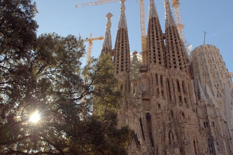 Barcelona: Sagrada Familia Tour of the Facades in German - Suitability for Different Visitors