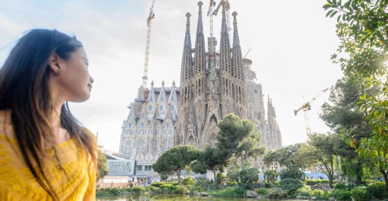Barcelona: Sagrada Familia Tour & Optional Tower Visit - Discover the Unfinished Marvel and Gaudí’s Legacy