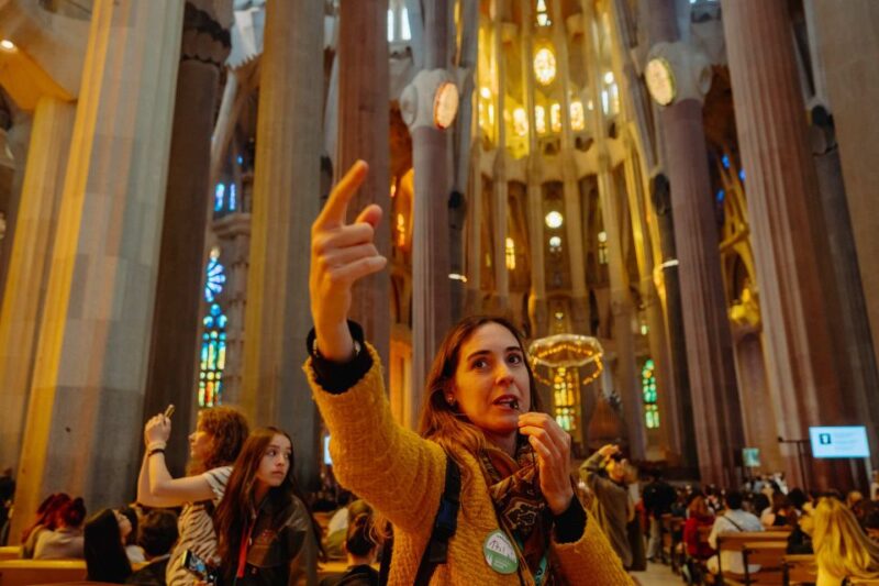 Barcelona: Sagrada Familia Tour w/Skip-the-Line Entry Ticket - The Tour Guides: Knowledge and Engagement