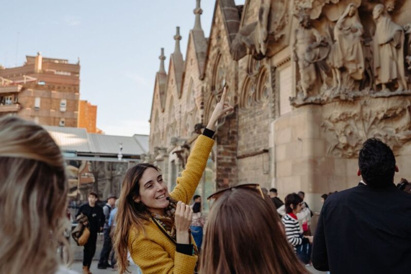 Barcelona: Sagrada Familia Tour w/Skip-the-Line Entry Ticket - Practical Information: Accessibility and Dress Code