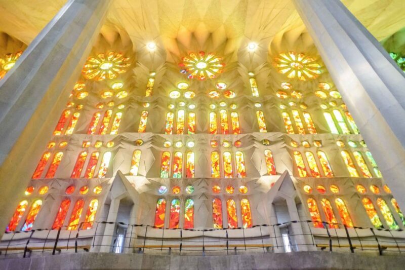 Barcelona: Sagrada Familia Tour with Optional Tower Access - Guides: Knowledge, Personality, and Group Dynamics