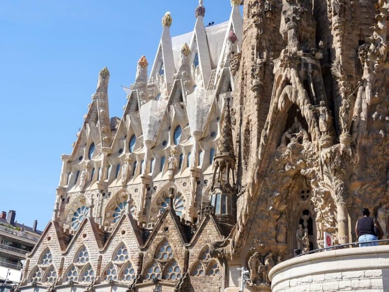 Barcelona: Sagrada Familia with Towers and Park Güell Tour - Inside the Sagrada Familia: Vaults and Ornamentation